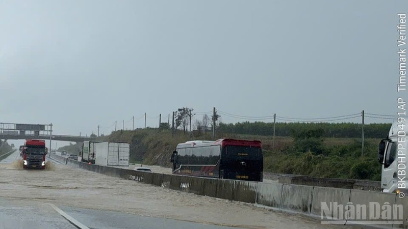 Cuc Duong Bo Viet Nam Chi Dao Khan Ung Pho Mua Lu Tai Mien Trung