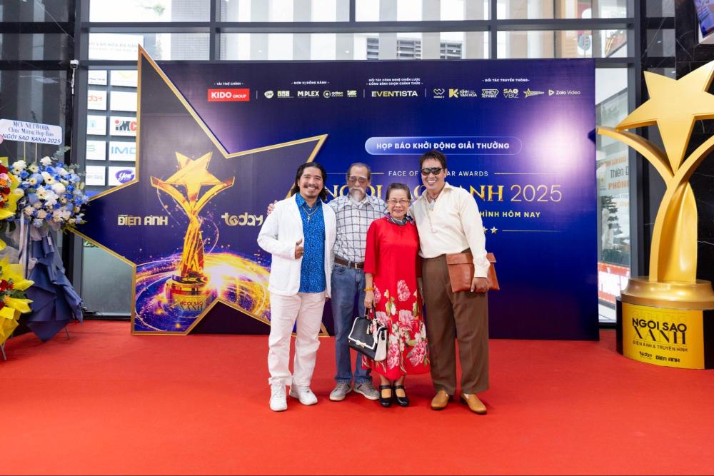 Hang Tram Nghe Si Cung Ekip Lam Phim Dinh Dam Showbiz Viet Quy Tu Tai Hop Bao Khoi Dong Ngoi Sao Xanh Mua 12 10