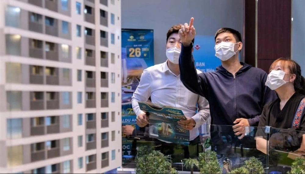 Lãi suất tăng mạnh trở lại, ngân hàng siết dần dòng vốn vào bất động sản Lãi suất tăng mạnh trở lại, ngân hàng siết dần dòng vốn vào bất động sản