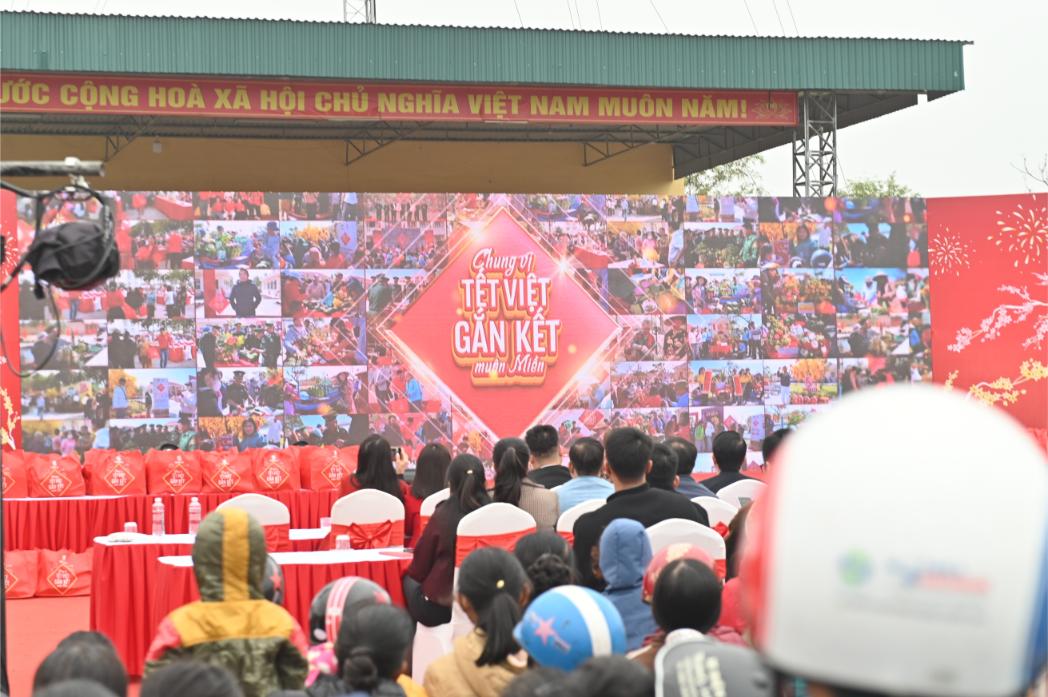 Bức Tranh Mosaic (e Albumn) Của Khoảnh Khắc đón Tết Bình Dị Và đầy Niềm Vui Từ Người Dân Cả Nước Của Hoạt động Gắn Kết Cộng đồng “chung Vị Tết Việt”