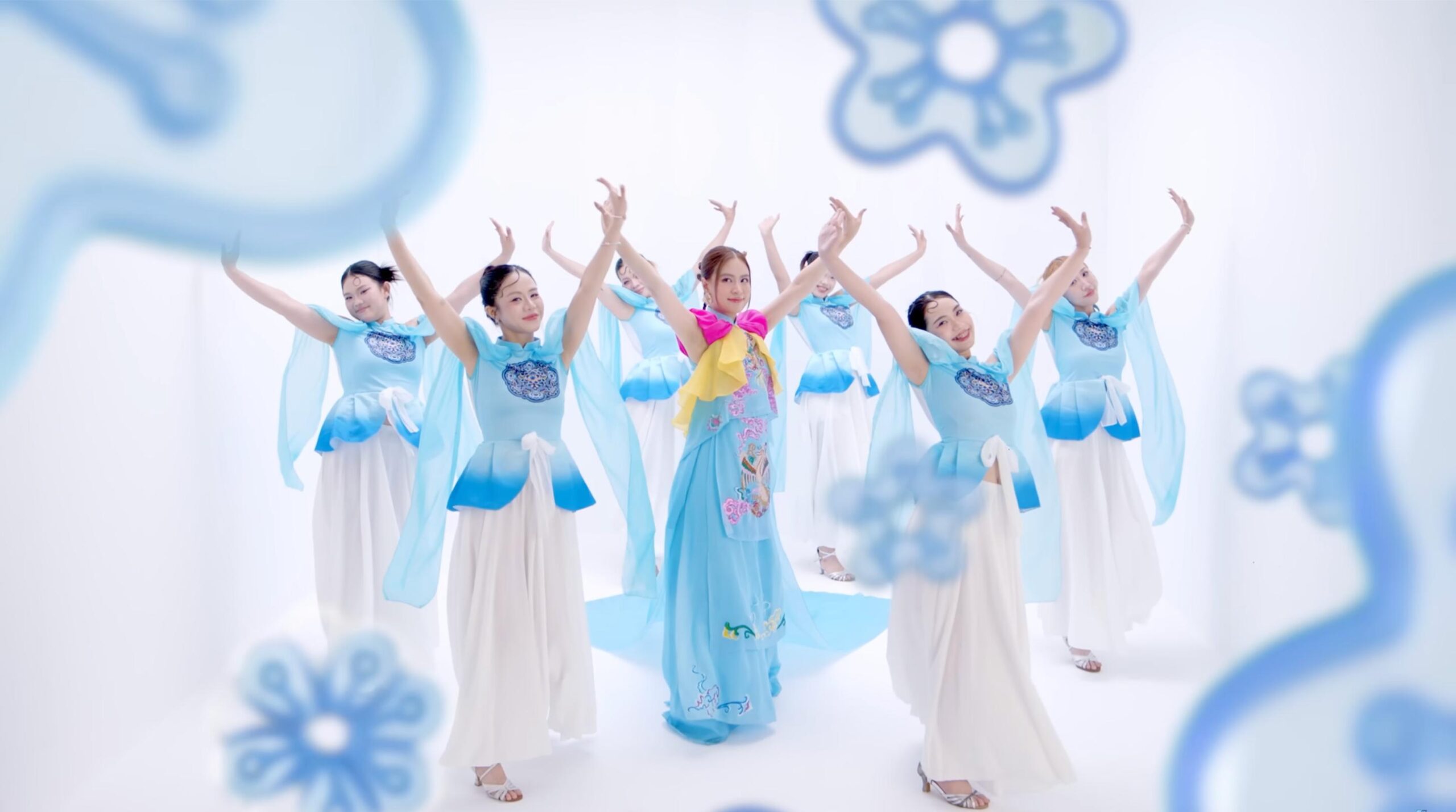 Hoang Thuy Linh 4 1 Scaled 2