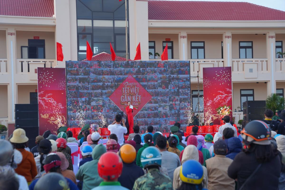 Khoảnh Khắc Công Bố Hoạt động Gắn Kết Cộng đồng “chung Vị Tết Việt”