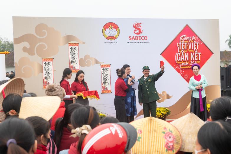 Sabeco Mang đến Xã Kim Bảng Không Gian Trải Nghiệm “vị Tết” đậm đà Bản Sắc Văn Hóa Bắc Trung Bộ Với điểm Nhấn Là Hoạt động Biểu Diễn Dân Ca Ví Giặm