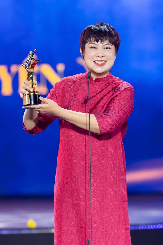 Mưa Đỏ, Steven, Lê Hạ Anh, Việt Hương, Thiên Ân‘đại thắng’ Ngôi Sao Xanh 2025 Mưa Đỏ, Steven, Lê Hạ Anh, Việt Hương, Thiên Ân‘đại thắng’ Ngôi Sao Xanh 2025