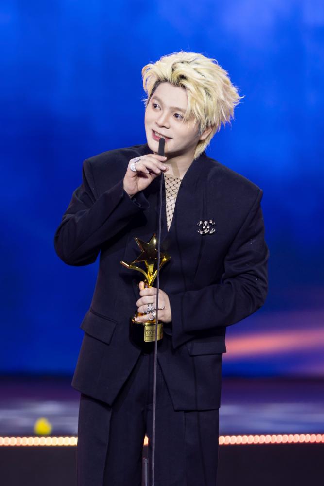 Mưa Đỏ, Steven, Lê Hạ Anh, Việt Hương, Thiên Ân‘đại thắng’ Ngôi Sao Xanh 2025 Mưa Đỏ, Steven, Lê Hạ Anh, Việt Hương, Thiên Ân‘đại thắng’ Ngôi Sao Xanh 2025