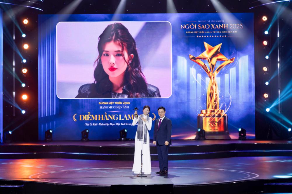 Mưa Đỏ, Steven, Lê Hạ Anh, Việt Hương, Thiên Ân‘đại thắng’ Ngôi Sao Xanh 2025 Mưa Đỏ, Steven, Lê Hạ Anh, Việt Hương, Thiên Ân‘đại thắng’ Ngôi Sao Xanh 2025