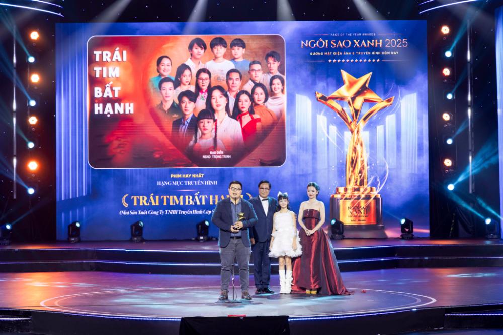 Mưa Đỏ, Steven, Lê Hạ Anh, Việt Hương, Thiên Ân‘đại thắng’ Ngôi Sao Xanh 2025 Mưa Đỏ, Steven, Lê Hạ Anh, Việt Hương, Thiên Ân‘đại thắng’ Ngôi Sao Xanh 2025