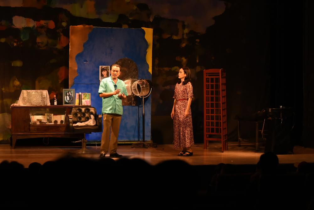 Sân khấu Trương Hùng Minh làm mới vở cải lương nổi tiếng “Con Gái Chị Hằng” Sân khấu Trương Hùng Minh làm mới vở cải lương nổi tiếng “Con Gái Chị Hằng”