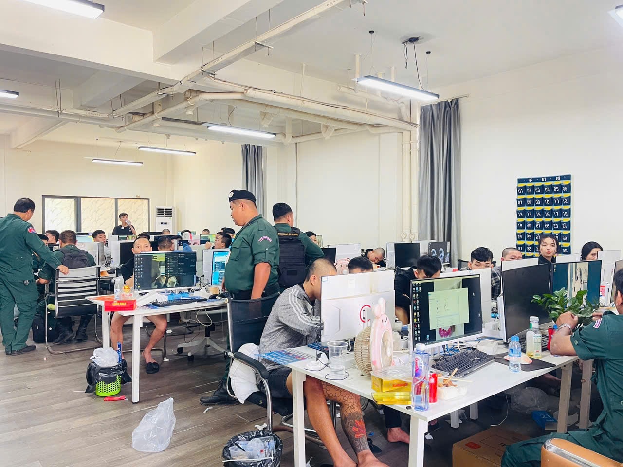 Triệt phá băng nhóm lừa đảo xuyên quốc gia tại Campuchia Triệt phá băng nhóm lừa đảo xuyên quốc gia tại Campuchia