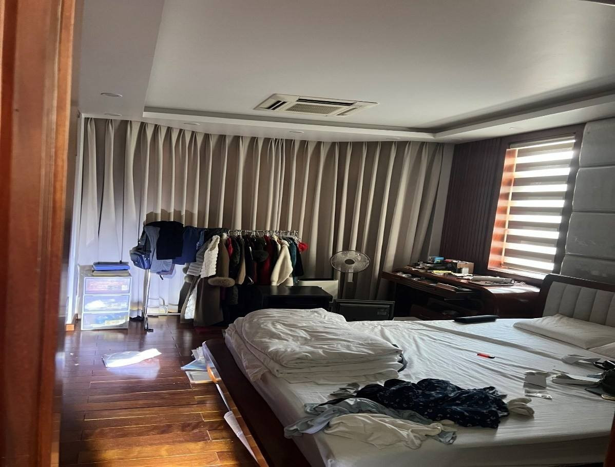 3 Nghi Pham Nguoi Trung Quoc Dot Nhap Nha Dan Lay Trom Nhieu Tien Vang 1