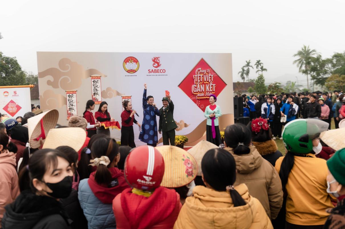 Người Dân Nghệ An Thích Thú Với Hoạt động Hát Dân Ca Ví Giặm Tại Sự Kiện Cộng đồng Chung Vị Tết Việt Của Sabeco