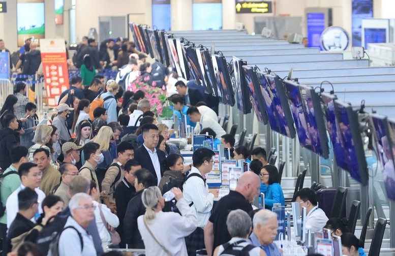 Bo Sung Them Tau Bay Phuc Vu Nhan Dan Dip Tet Nguyen Dan 1