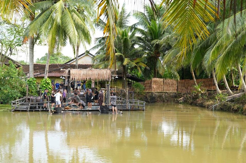 Khả Như, Quang Tuấn và dàn sao xúc động khi quay Quỷ nhập tràng 2 giữa miền Tây sông nước Khả Như, Quang Tuấn và dàn sao xúc động khi quay Quỷ nhập tràng 2 giữa miền Tây sông nước