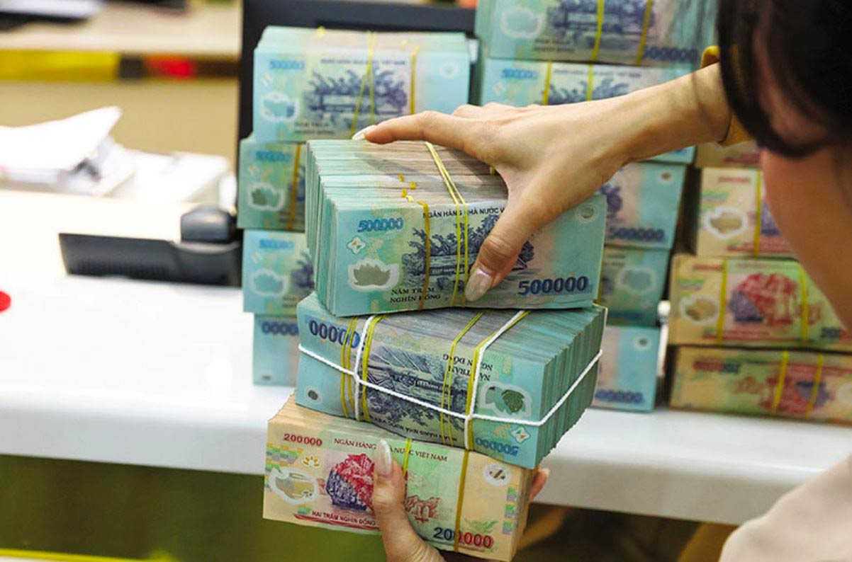 Sau đà tăng nóng, lãi suất tiết kiệm bắt đầu giảm