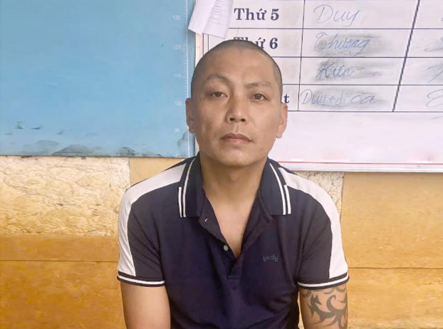 Tạm giữ khẩn cấp kẻ hành hung tài xế xe khách đỗ trước cửa nhà ở Sơn La Tạm giữ khẩn cấp kẻ hành hung tài xế xe khách đỗ trước cửa nhà ở Sơn La