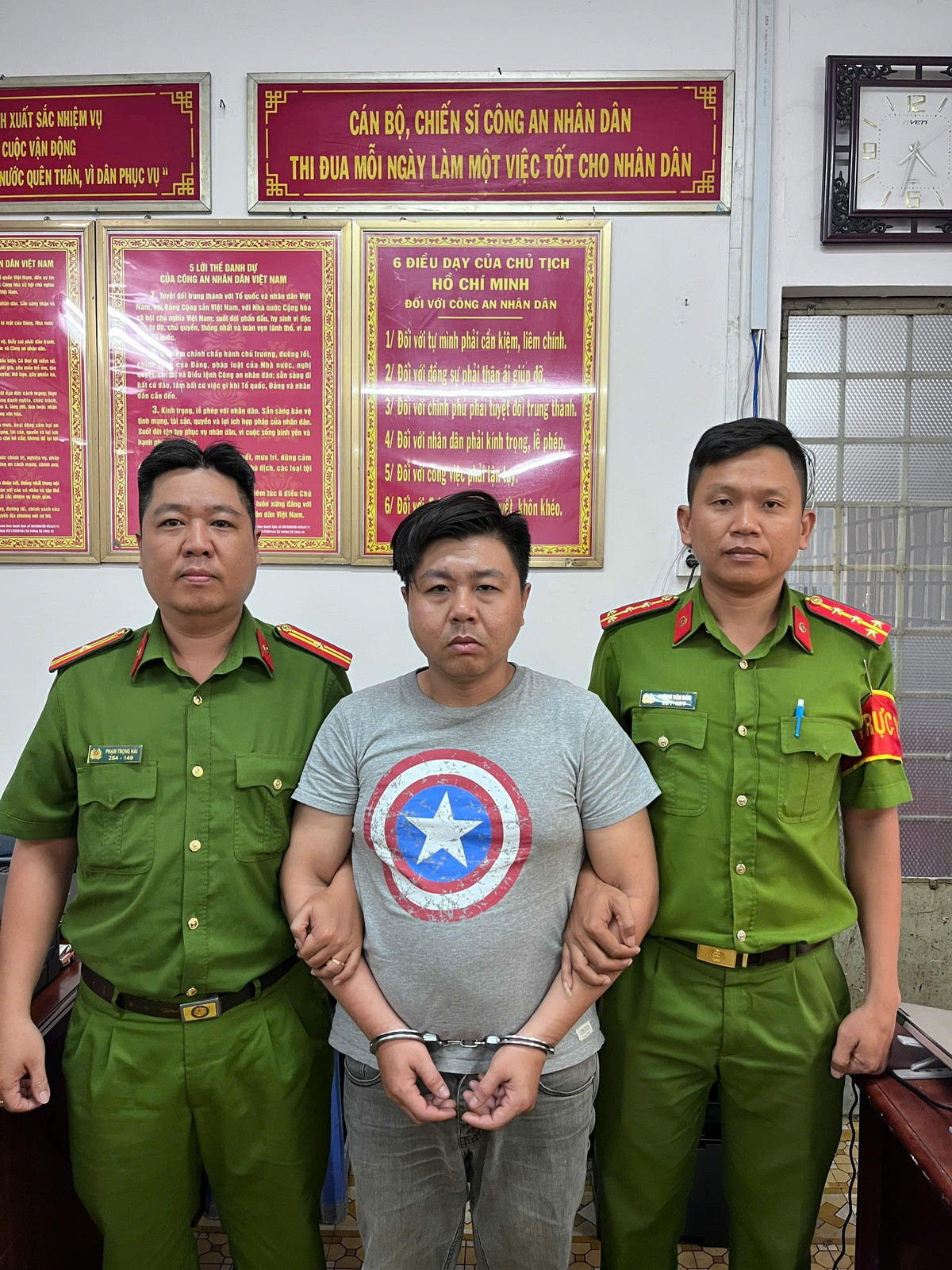 Bat Tai Xe Xe Om Dap Pha Vali Cua Khach Truoc San Bay Tan Son Nhat 2