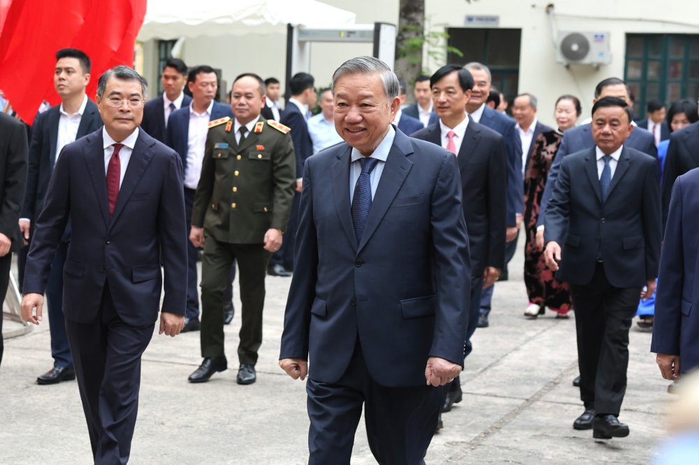 Chum Anh Cac Dong Chi Lanh Dao Dang Nha Nuoc Thuc Hien Quyen Cu Tri 26