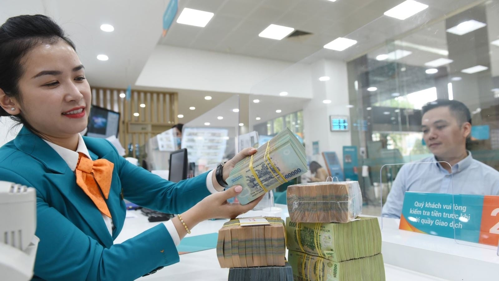 Lai Suat Huy Dong Tang Chua Dung Lai Suat Cho Vay Bat Dau Phan Hoa 1