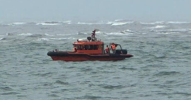 Sóng đánh chìm tàu cá, một ngư dân Quảng Trị mất tích Sóng đánh chìm tàu cá, một ngư dân Quảng Trị mất tích