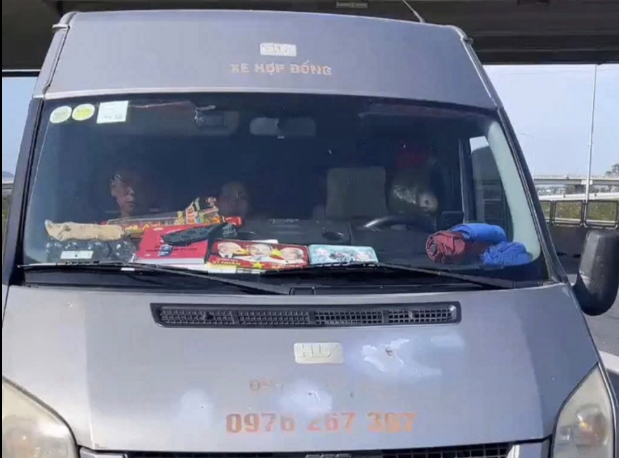 Tai Xe Quay Phim Tao Ap Luc Voi Csgt De Lap Liem Vi Pham 1