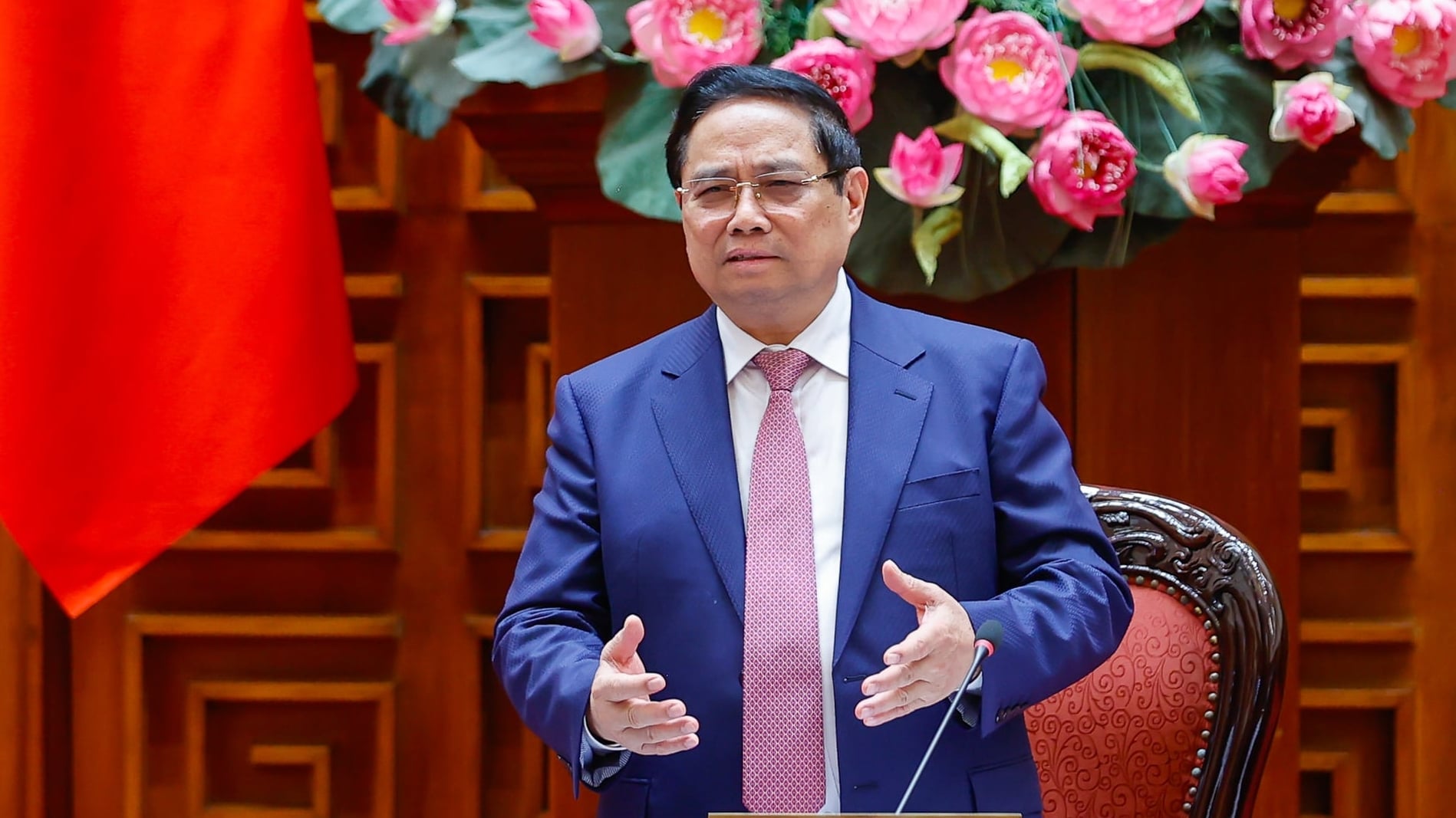 Thủ tướng: 'Xem xét bố trí ngân sách để hỗ trợ bình ổn giá xăng dầu' Thủ tướng: 'Xem xét bố trí ngân sách để hỗ trợ bình ổn giá xăng dầu'