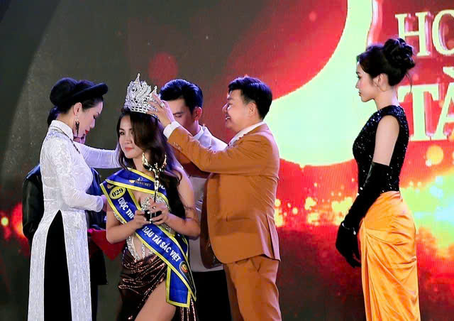 Top 10 cuộc thi Hoa hậu Tài Sắc Việt 2026 gọi tên Doanh nhân - Nghệ nhân dân gian Lê Thị Tú Top 10 cuộc thi Hoa hậu Tài Sắc Việt 2026 gọi tên Doanh nhân - Nghệ nhân dân gian Lê Thị Tú