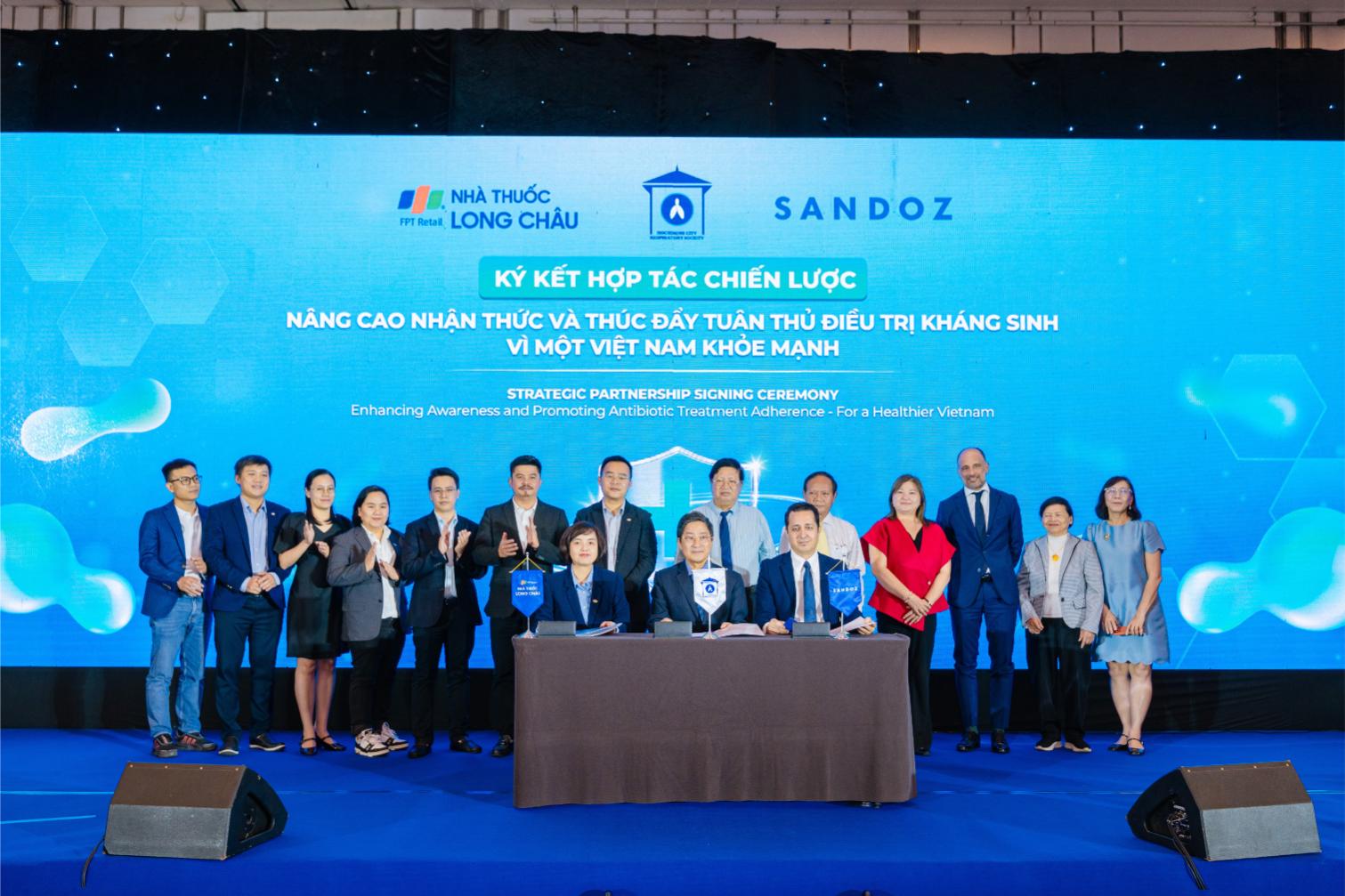 Đại Diện Sandoz, Long Châu Và Hrs Ký Kết Hợp Tác Chiến Lược 1 (1)