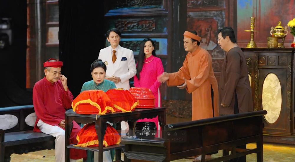 Me Va Que Huong Voi Su Gop Mat Cua Dan Nghe Si Gao Coi Va Ten Tuoi Cua Showbiz Viet