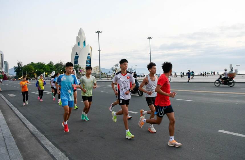 Khi những cung đường chạy bộ trở thành “bước đà” để cả cộng đồng tiến lên Khi những cung đường chạy bộ trở thành “bước đà” để cả cộng đồng tiến lên