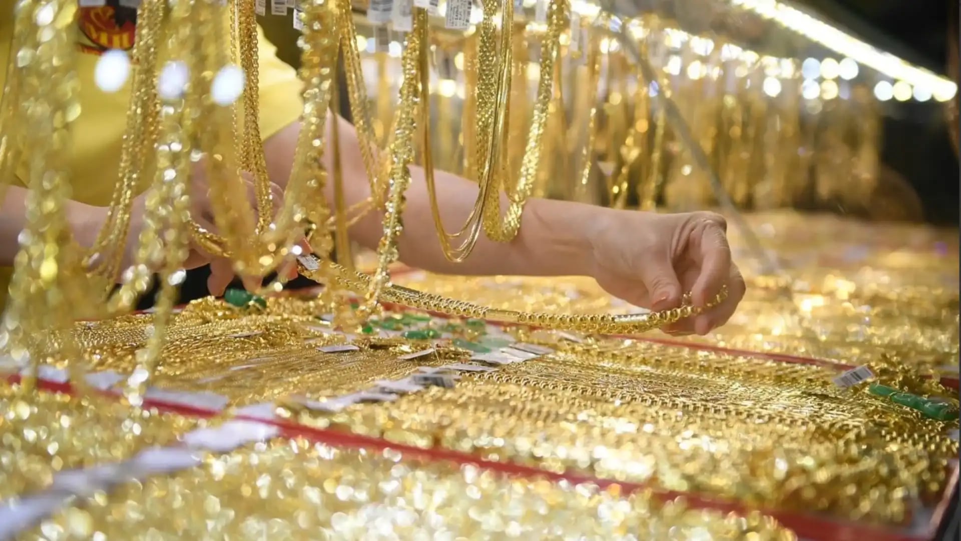 Nguoi Nhap Canh Mang Tu 300gram Vang Tro Len Phai Khai Bao Hai Quan 1