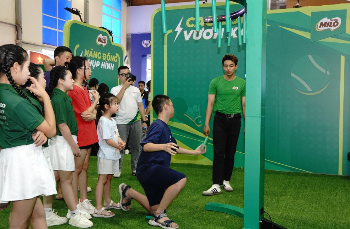 Khách Tham Quan Hào Hứng Tham Gia Các Hoạt động Tại Khu Vực Trưng Bày Sản Phẩm Của Nestlé Milo (1)