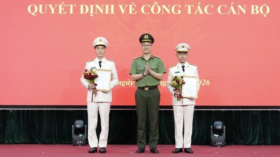 Chu Tich Va Tong Giam Doc Fpt Telecom Duoc Phong Ham Thuong Ta 1