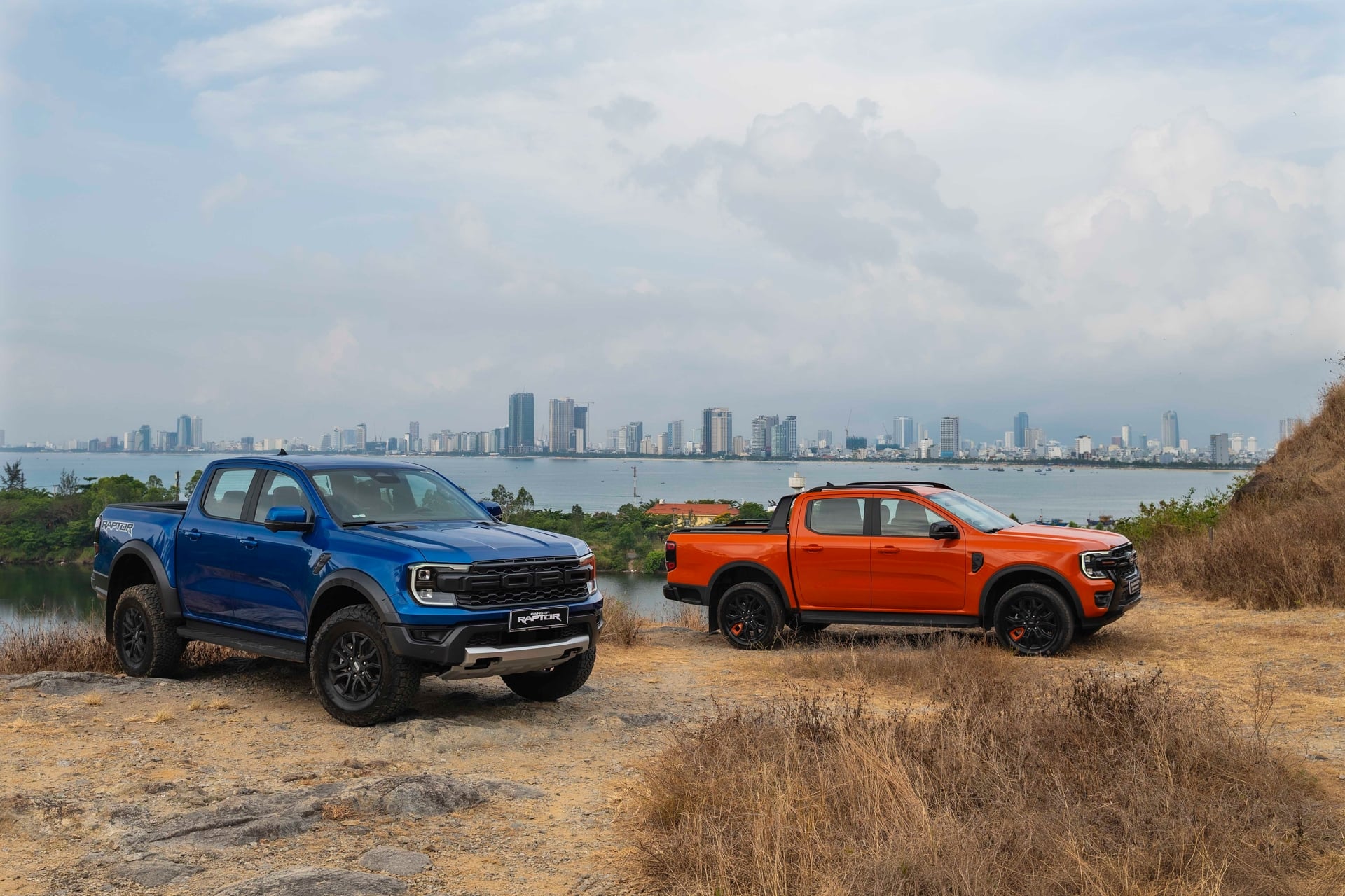 Ha Noi Mo Cho Ban Tai Vao Noi Do Ford Ranger Raptor Tang Gia Manh 2