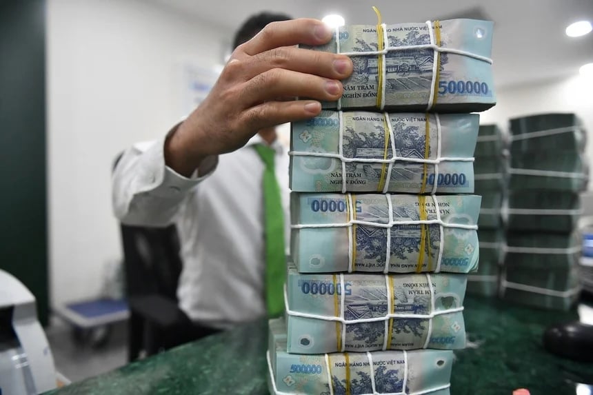 Luu Thong Tien Mat Tang Cao Vi Sao Nguoi Dan Lai Thich Nam Giu Tien Mat 2