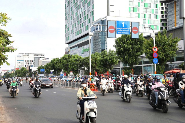Sang Dau Tien Phan Lan Dao Chieu Tren Duong Cong Hoa Giao Thong On Dinh 4