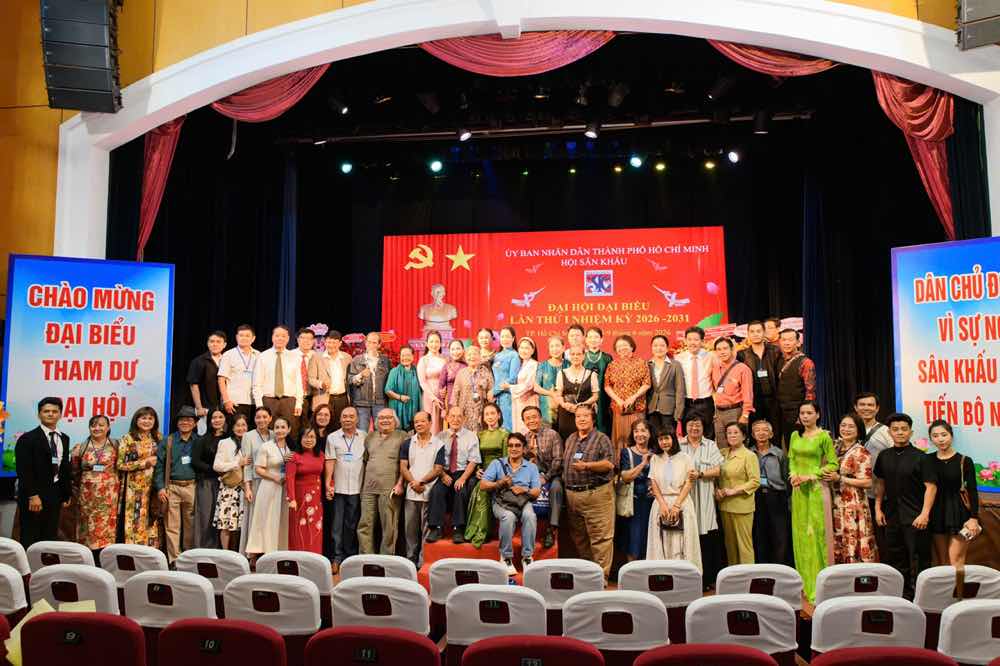 1z.230.nsnd Trinh Kim Chi Dac Cu Chu Tich Hoi San Khau Tphcm Truyen Thong Spotlight Vietnam 14