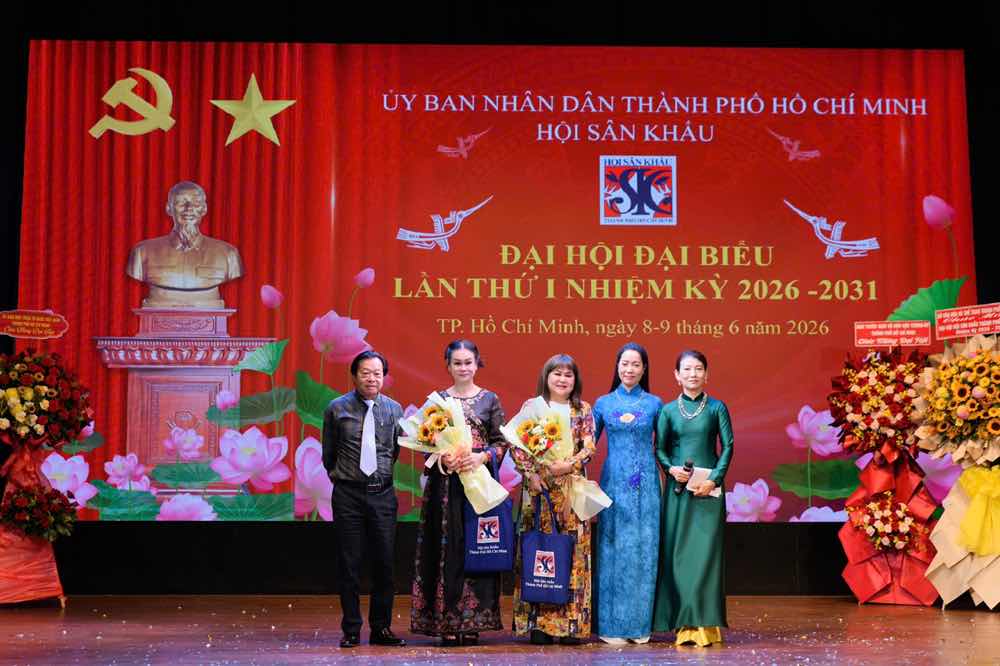 1z.230.nsnd Trinh Kim Chi Dac Cu Chu Tich Hoi San Khau Tphcm Truyen Thong Spotlight Vietnam 5