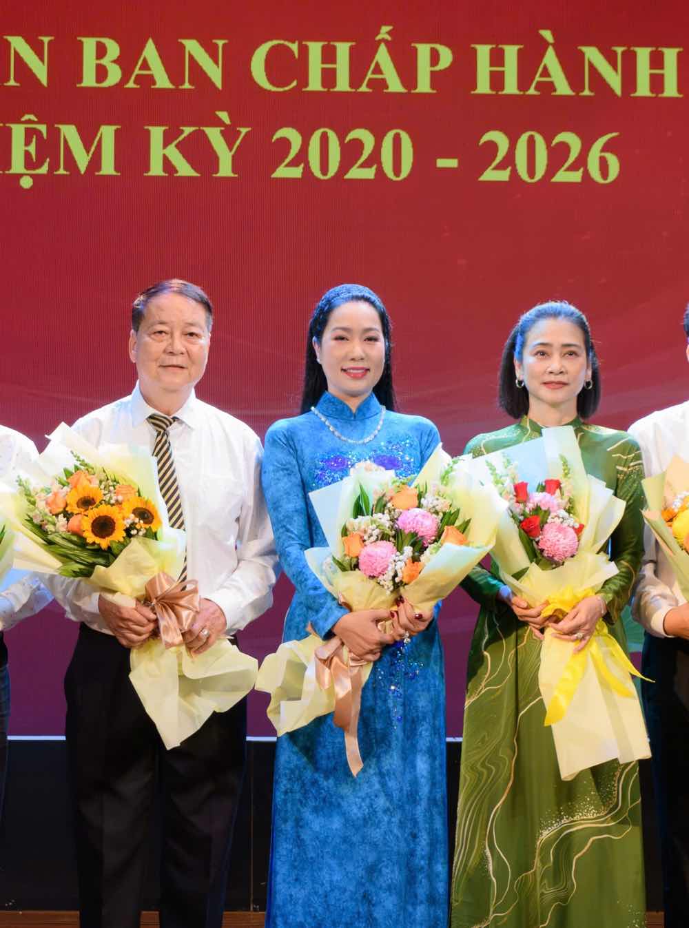 1z.230.nsnd Trinh Kim Chi Dac Cu Chu Tich Hoi San Khau Tphcm Truyen Thong Spotlight Vietnam 8