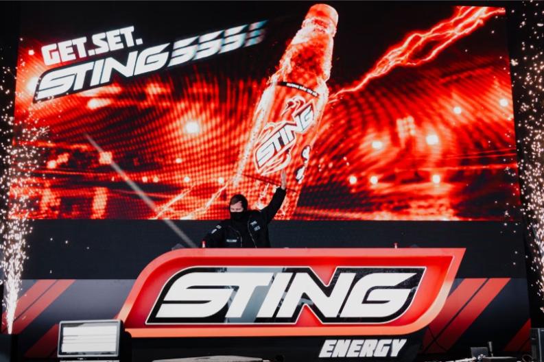 Alan Walker Trình Diễn Ca Khúc The Sting With Me Tại Barcelona Grand Prix