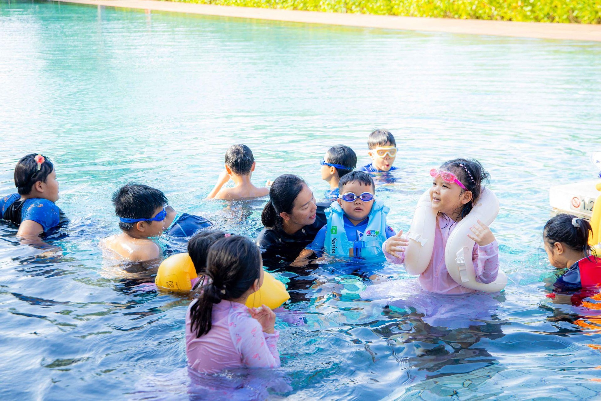 Alma Resort Cam Ranh mang đến “lớp học mùa hè” đặc biệt cùng kình ngư Ánh Viên Alma Resort Cam Ranh mang đến “lớp học mùa hè” đặc biệt cùng kình ngư Ánh Viên