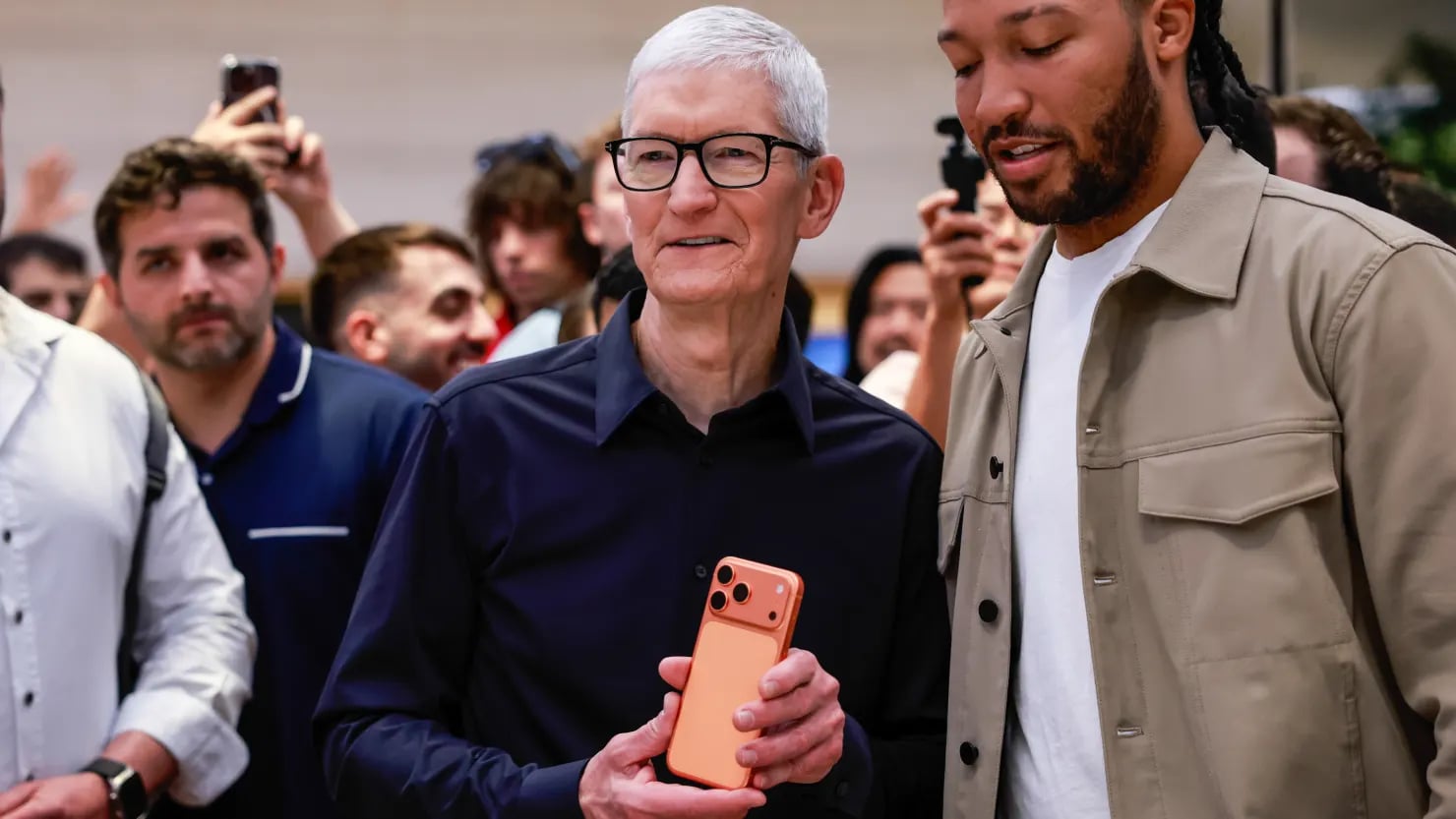 Apple ‘ngấm đòn’ khủng hoảng, giá iPhone 18 Pro Max tăng vọt? Apple ‘ngấm đòn’ khủng hoảng, giá iPhone 18 Pro Max tăng vọt?