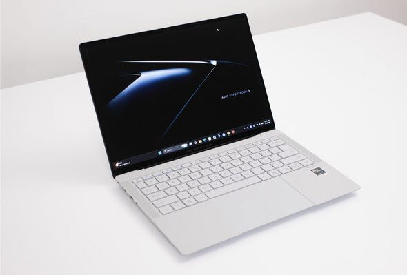 Danh Gia Asus Expertbook Ultra Voi Muc Gia 100 Trieu Co Dinh Nghia Lai Laptop Doanh Nghiep Cao Cap 25
