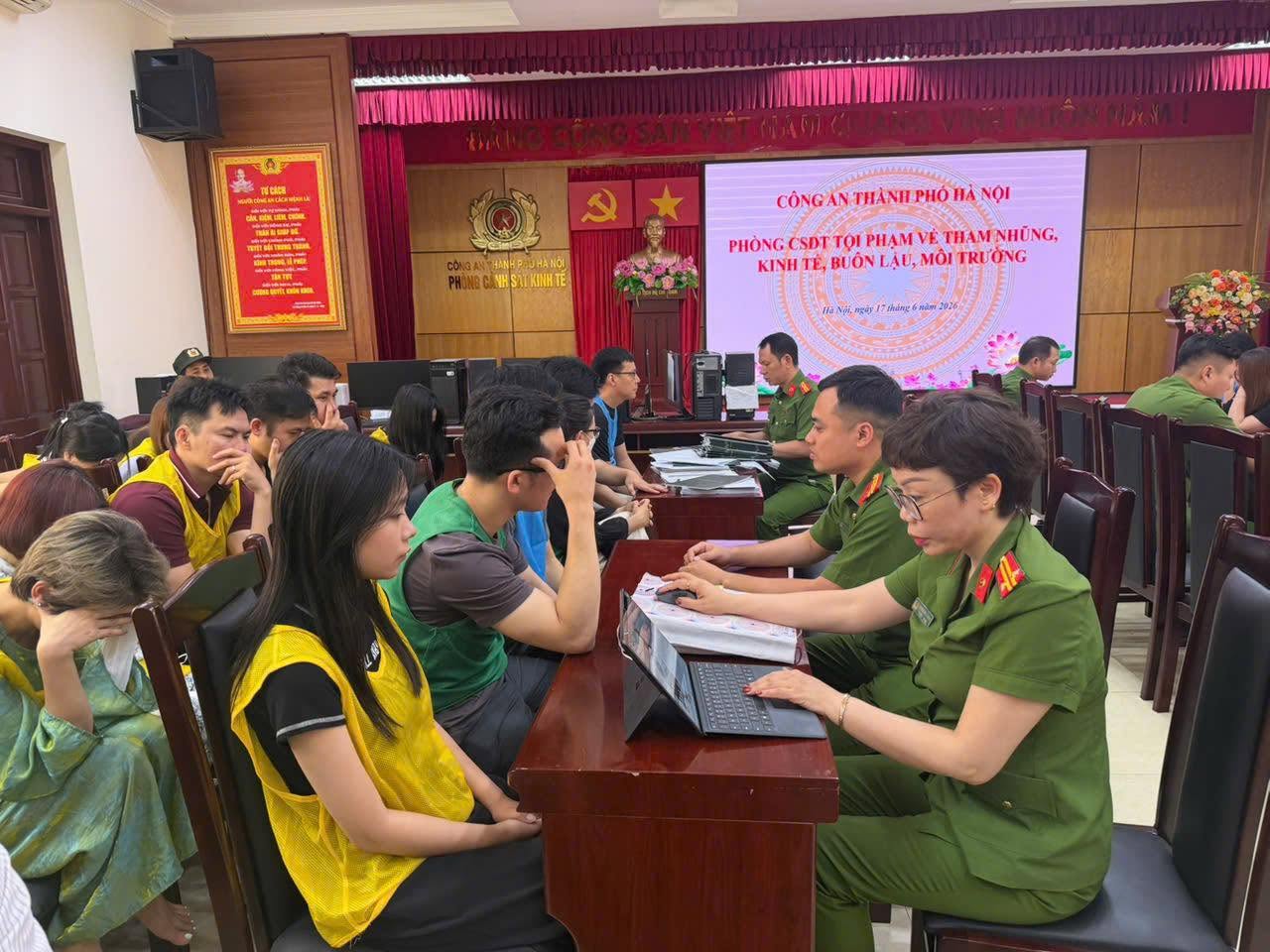 Khởi tố 187 bị can chiếm đoạt 181 tỷ đồng trong vụ 'hợp đồng kỳ nghỉ' Khởi tố 187 bị can chiếm đoạt 181 tỷ đồng trong vụ 'hợp đồng kỳ nghỉ'