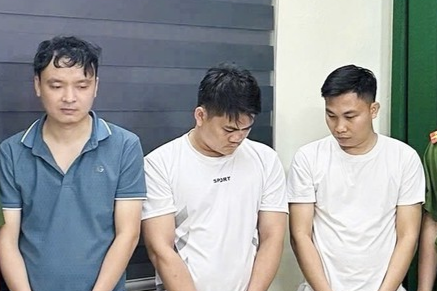 Triet Pha Duong Day Tieu Thu Hang Nghin Dien Thoai Samsung Gia Tren Toan Quoc 1
