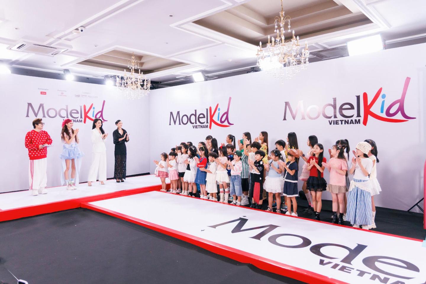 32. Các Thí Sinh Nhí Hào Hứng Khi được Gặp Bgk Tại Vòng 2 Casting Model Kid Vietnam 2026 (1) (1)