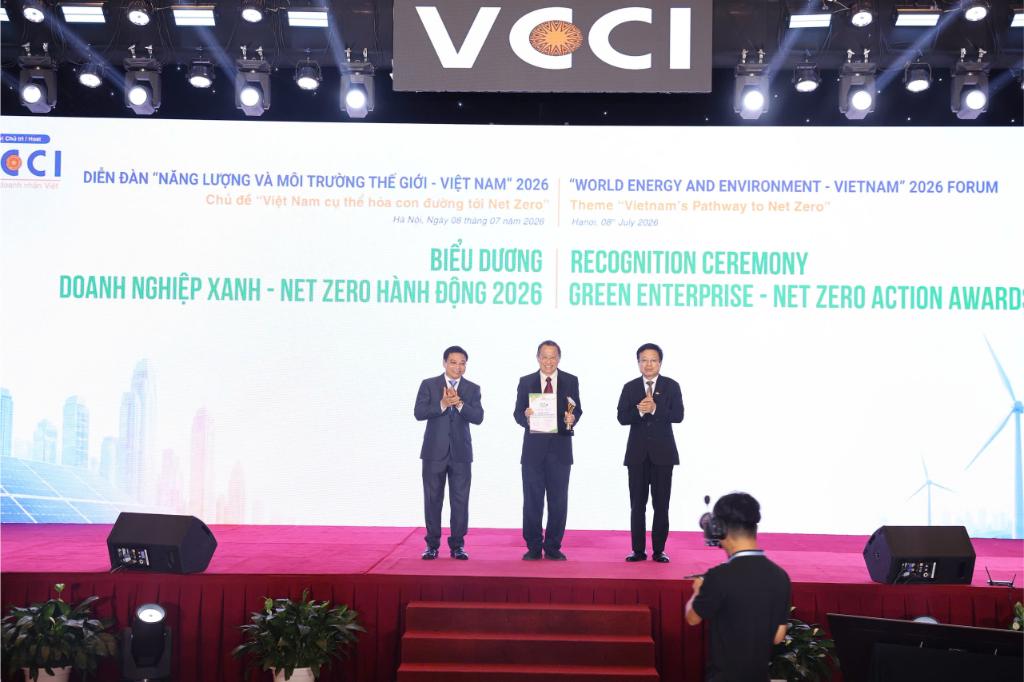 Ông Larry Lee đại Diện Sabeco Nhận Bằng Khen “doanh Nghiệp Xanh – Net Zero Hành động 2026” Tại Diễn đàn. (1)