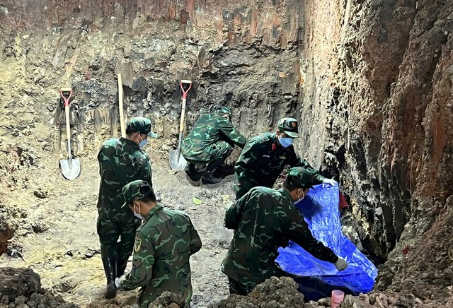 Di Doi Bia Tuong Niem De Mo Rong Tim Kiem Hai Cot Liet Si Tai Cong Vien Le Thi Rieng 1