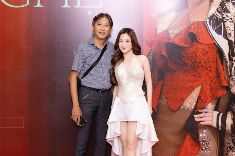 Hương Tràm biến quê hương Nghệ An thành một viện bảo tàng sống trong MV mới Hương Tràm biến quê hương Nghệ An thành một viện bảo tàng sống trong MV mới