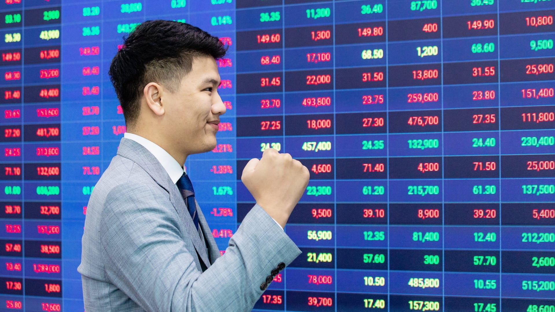 Khoi Ngoai Quay Xe Vn Index Van Tang 11 Diem 1