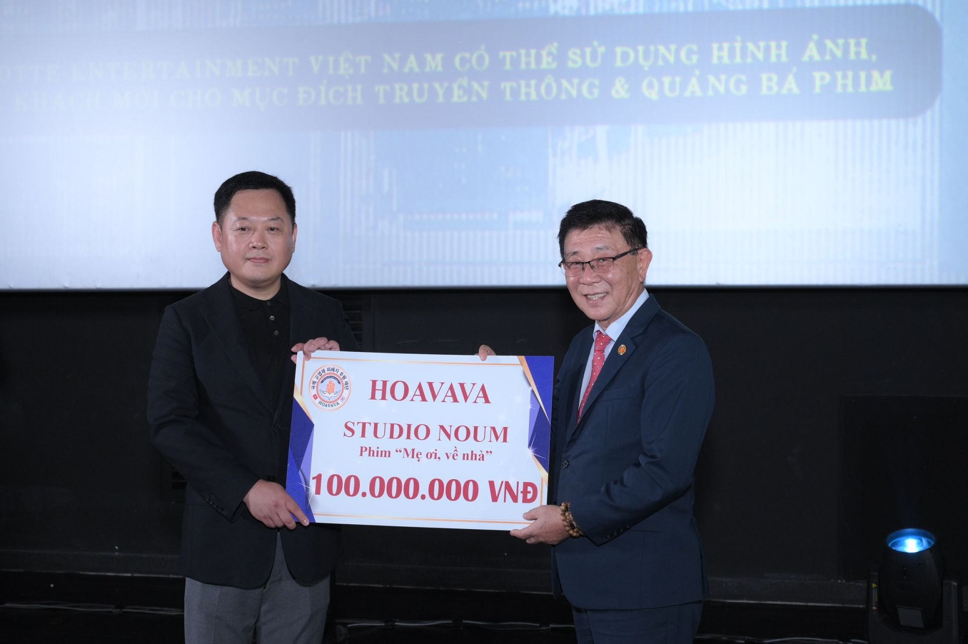 Ra mắt phim ‘Mẹ ơi, về nhà’, trích lợi nhuận ủng hộ nạn nhân chất độc da cam tại TP.HCM Ra mắt phim ‘Mẹ ơi, về nhà’, trích lợi nhuận ủng hộ nạn nhân chất độc da cam tại TP.HCM